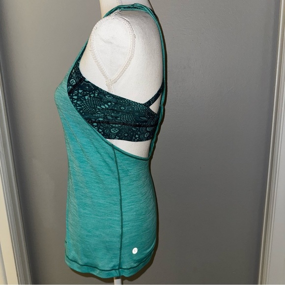 Lululemon Tank Womens 4 Green Twist & Toll 2 in 1 Yoga Gym Workout Athleisure - Picture 3 of 10